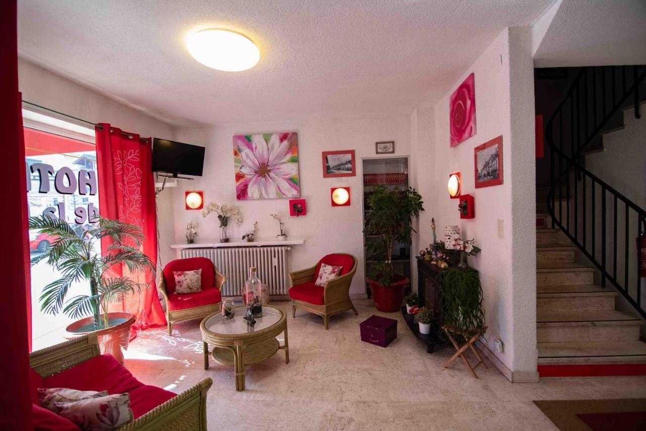 דובן Hotel De La Poste מראה חיצוני תמונה