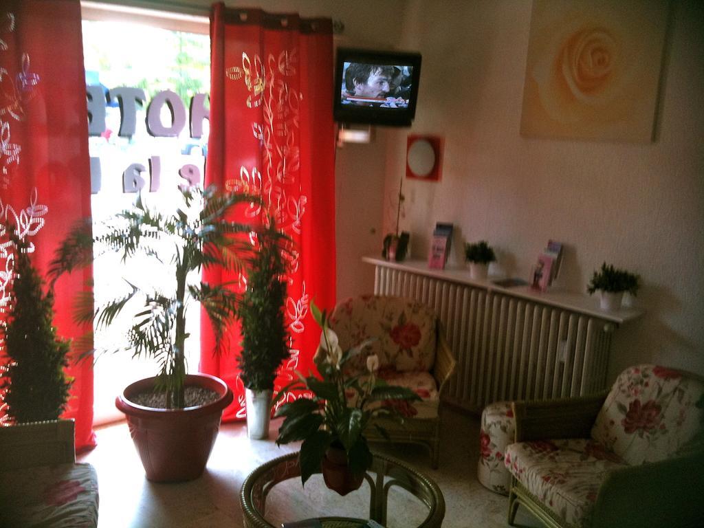 דובן Hotel De La Poste מראה חיצוני תמונה