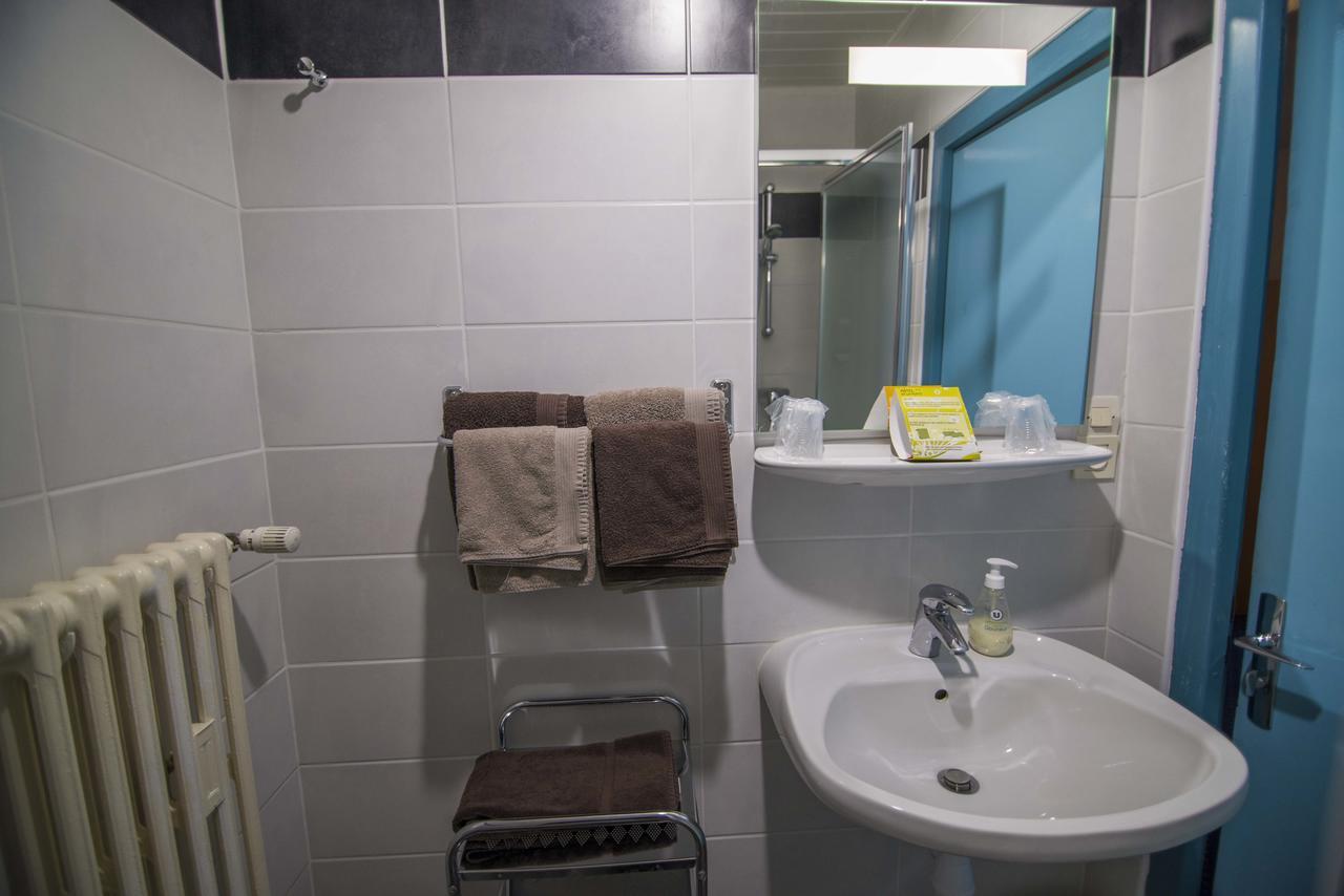 דובן Hotel De La Poste מראה חיצוני תמונה
